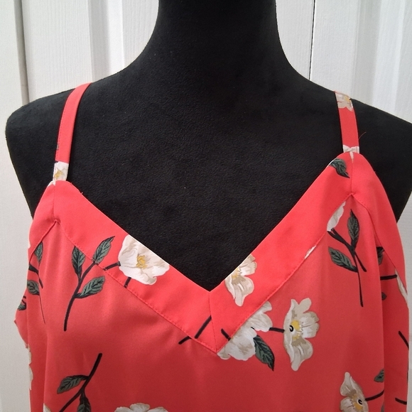 Torrid Coral Floral Sleeveless Blouse  Size 0 - Picture 3 of 13